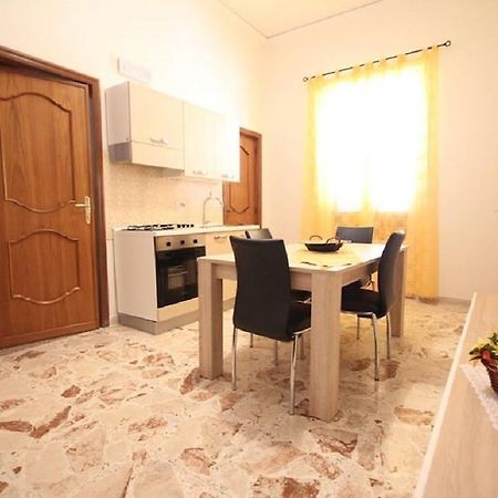 Le Tre Rose Di Mary Apartment Avola Bagian luar foto