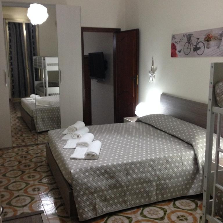 Le Tre Rose Di Mary Apartment Avola Bagian luar foto