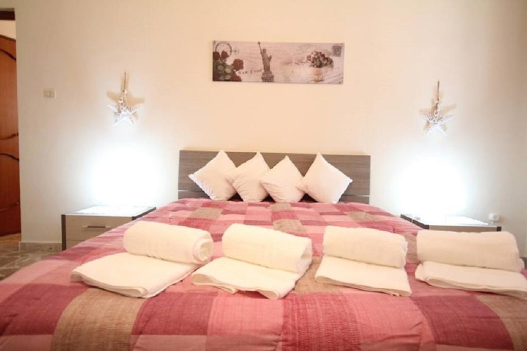 Le Tre Rose Di Mary Apartment Avola Bagian luar foto
