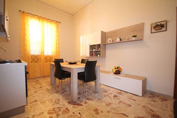 Le Tre Rose Di Mary Apartment Avola Bagian luar foto